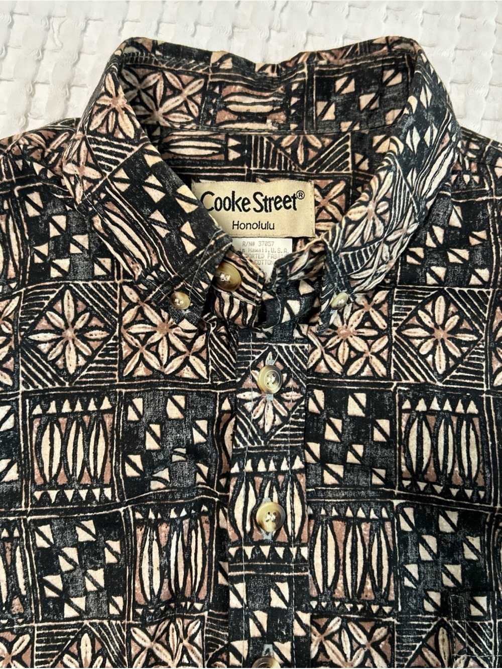 Vintage Cooke Street Honolulu Men’s Black & Tan Printed Pullover Shirt Medium